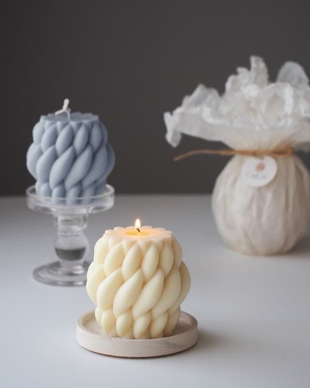 Small swirl candle